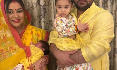 नवजात बेटे को गोद उठाए राजश्री एवं बेटी को लिए तेजस्वी यादव (साभार - तेजस्वी एक्स हैंडल)