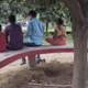 थाना परिसर में बैठी मां और पीड़िता के अन्य परिजन। (बोलते पन्ने)
