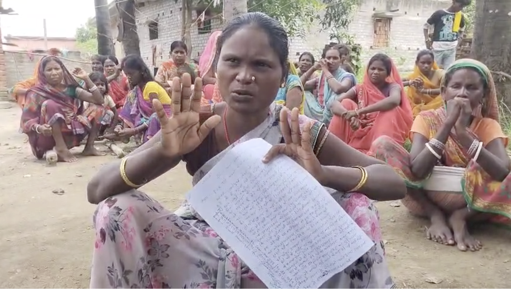 पति की हत्या पर इंसाफ मांग रही प्रतिमा देवी