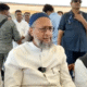 प्रेसवार्ता के दौरान ओवैसी।