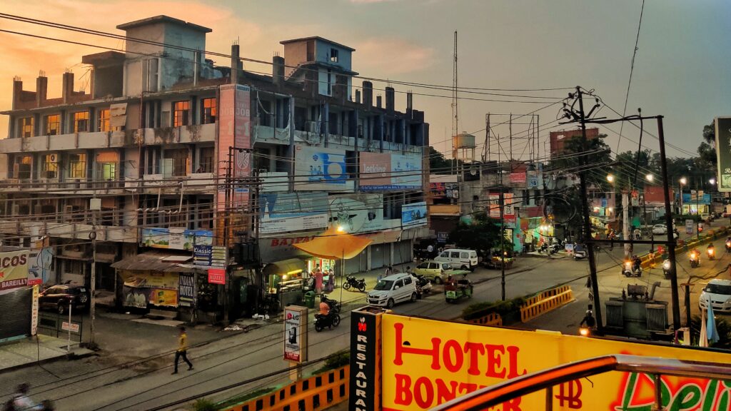 बरेली स्टेशन रोड (फाइल फोटो- साभार इंटरनेट)
