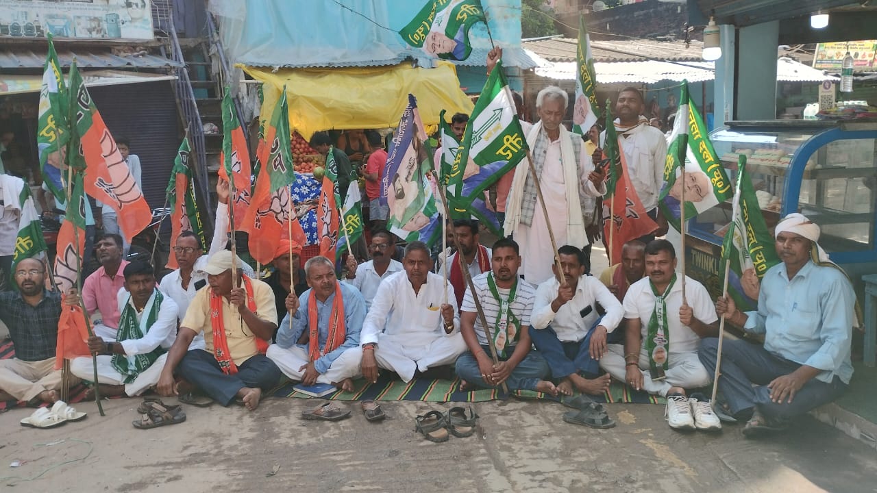 भारत बंद के दौरान एनडीए कार्यकर्ता
