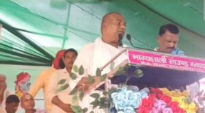 नवादा में भाषण देते राजबल्लभ यादव।