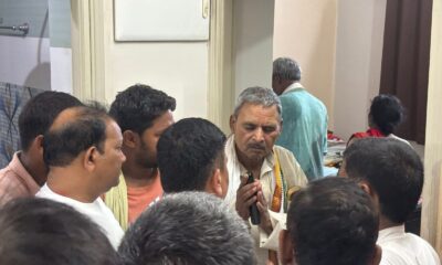 बेटे की मौत पर हाथ जोड़े शोकाकुल विधायक प्रहलाद यादव।