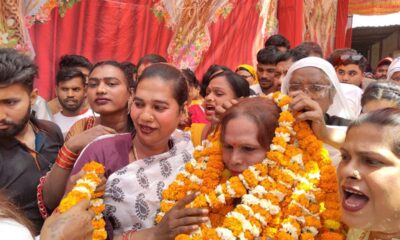 टिकट मिलने के बाद प्रीति किन्नर के साथ खुशी मनाते कार्यकर्ता