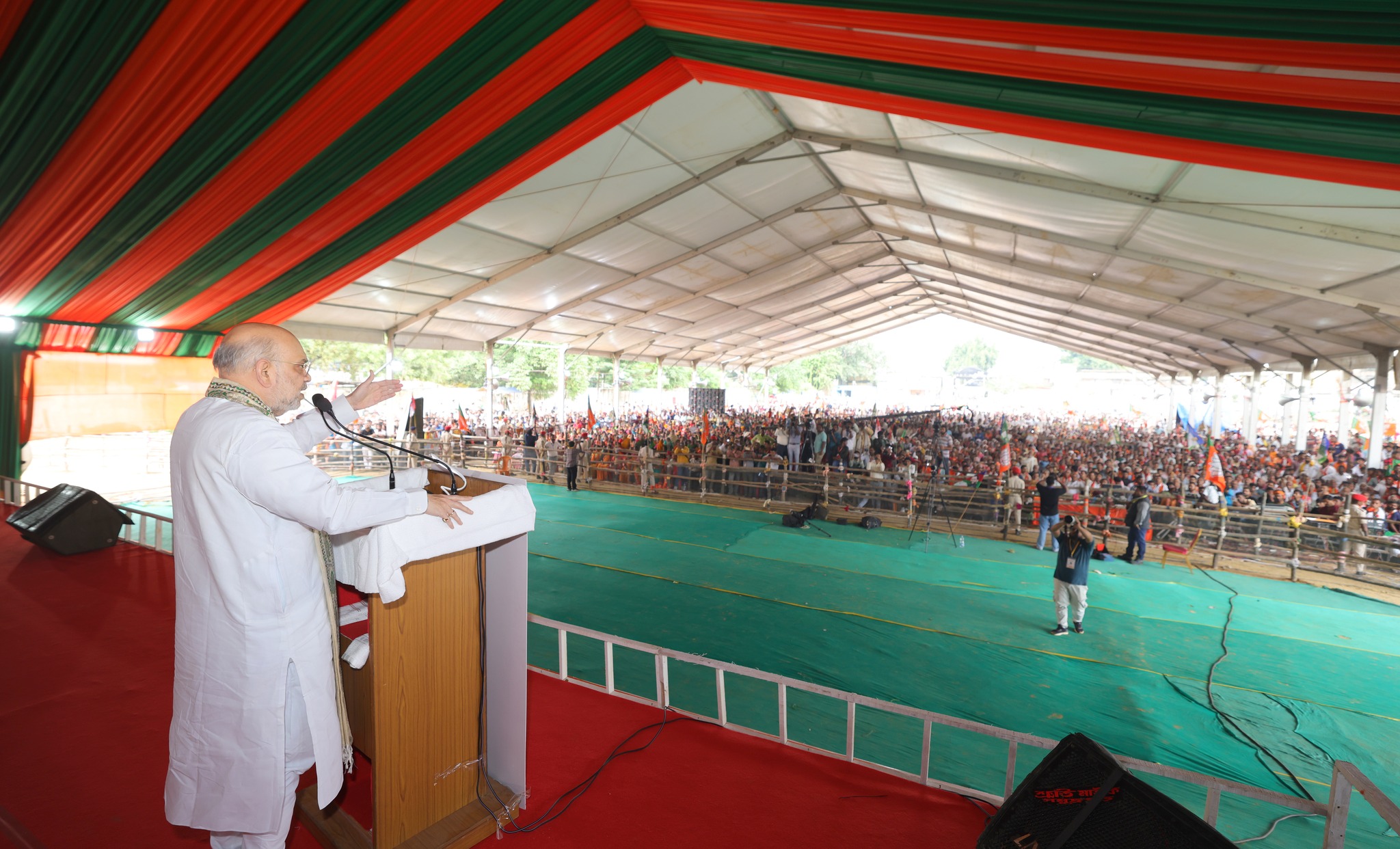 लखीसराय में रैली को संबोधित करते अमित शाह