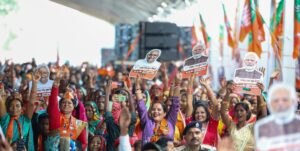 मुजफ्फरनगर रैली के दौरान मौजूद मोदी के समर्थक।