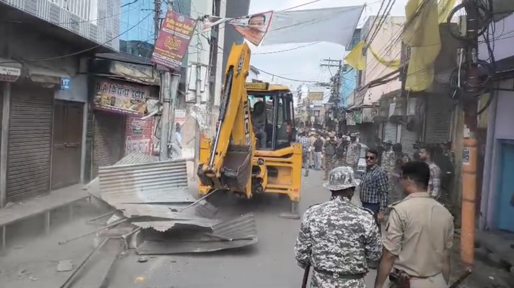 बरेली में शनिवार को फिर हुई बुल्जोडर कार्रवाइयां।