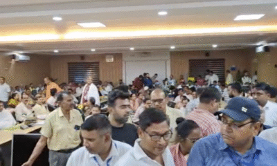हेल्थ कैंप में मौजूद सिक लीव के आवेदक सरकारी कर्मी।