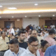 हेल्थ कैंप में मौजूद सिक लीव के आवेदक सरकारी कर्मी।