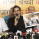 प्रशांत किशोर ने प्रेस कॉन्फ्रेंस में अपने प्रत्याशी का अमित शाह के साथ का फोटो दिखाकर प्रत्याशी तोड़ने का आरोप लगाया।