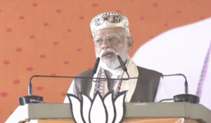 जनसभा के दौरान पीएम मोदी।