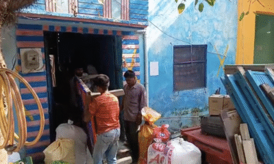 मकान खाली करने की तारीख पास आते ही कुछ लोग अपना मकान खुद ही खाली करने लगे।
