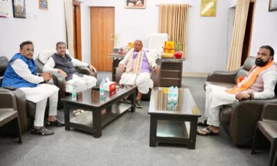 जीतनराम मांझी के साथ बैठक करने पहुंचे बीजेपी के चुनाव प्रभारी धर्मेंद्र प्रधान, तावड़े, सम्राट चौधरी।