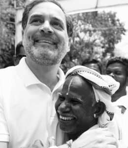 राहुल बिहार यात्रा के दौरान भागीरथ मांझी से मिले थे।