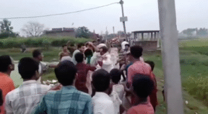 विधायक व उनसे समर्थकों से मारपीट करके ग्रामीण