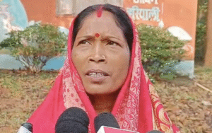 स्थानीय मतदाता नीलम कुमार ने बूथ बनने पर खुशी जतायी। 