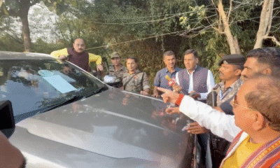 लखीसराय में डिप्टी सीएम व बीजेपी के प्रत्याशी विजय कुमार सिन्हा और राजद नेता व MLC अजय कुमार के बीच बूथ कैप्चरिंग को लेकर बहस हुई।