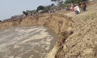 मुंगेर में गंगा नदी में कटाव के चलते बड़ी संख्या में मकान डूबने की कगार पर हैं।