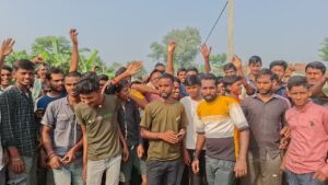 बिहारीगंज विधानसभा की बूथ संख्या 92 पर विरोध जारी है।