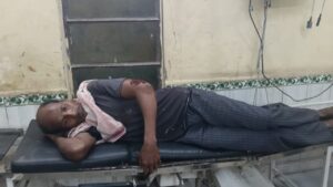 सपा नेताओं की पिटाई से घायल हुए दलित वोटर।