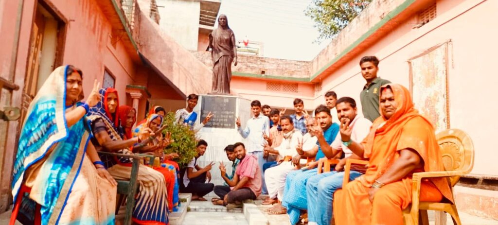 फुलवरिया गांव के लोग राजद व महागठबंधन की जीत को लेकर उम्मीद लगाए बैठे हैं कि इस तरह उनके इलाके में भी विकास लौटेगा।