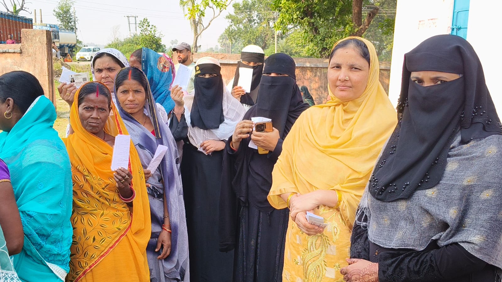 बिहार में महिलाओं ने बड़ी संख्या में वोट करके नई सरकार बनवाने में मुख्य भूमिका निभाई है।