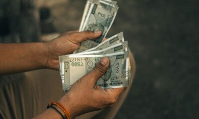 डॉलर के मुकाबले भारतीय रुपया लगातार कमजोर हो रहा है। (तस्वीर - प्रतीकात्मक)