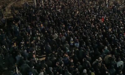 ईरान में विरोध प्रदर्शनों के दौरान बहुत बड़ी संख्या में लोग जुड़ रहे हैं जिनकी तस्वीरें इंटरनेट बैन के बावजूद ईरान से बाहर पहुंच रही हैं। (तस्वीर- साभार X)