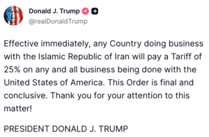 डोनाल्ड ट्रंप ने ट्रूथ सोशल पर ईरानी व्यापार पर अतिरिक्त टैरिफ लगाने की घोषणा की।
