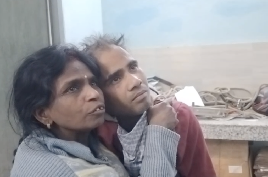 महिला अपने प्रेमी के साथ पुलिस थाने में।