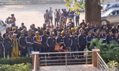 जिलाधिकारी से मिलने पहुंचे होमगार्ड अभ्यर्थी।