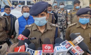 घटना की जानकारी देते एसपी