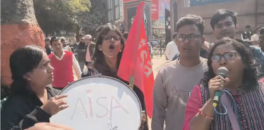 नीट छात्रा को न्याय दिलाने के लिए निकाली गई यात्रा का पटना में समापन हुआ।