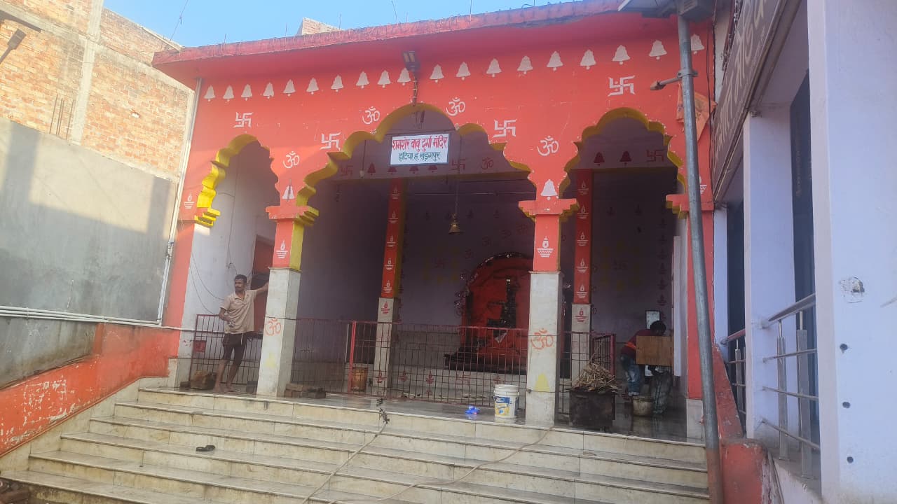 मुंगेर के शमशेर बाबू दुर्गा मंदिर में पड़ा मिला मांस का टुकड़ा।