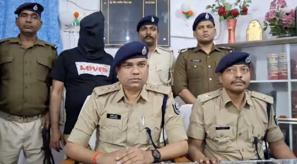पुलिस ने आरोपी को गुरुग्राम से गिरफ्तार किया है। (फोटो- रोहतास संवाददाता)