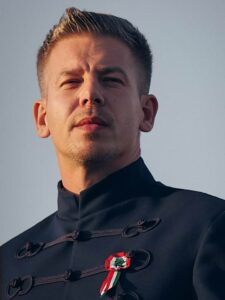 विपक्षी गठबंधन के नेता पीटर मग्यार ने विक्टर को हराया। (Photo Credit - FB/Peter Magyar)