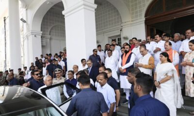 कैबिनेट बैठक के बाद विदा होते नीतीश कुमार (साभार X)