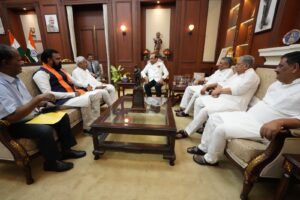 राजभवन में नीतीश कुमार के साथ सम्राट चौधरी, संजय झा पहुंचे