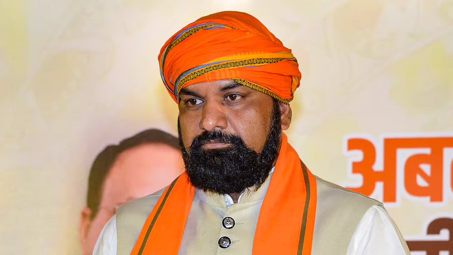 सम्राट चौधरी ने कसम खाई थी कि नीतीश कुमार को हटाने तक वे पगड़ी नहीं उतारेंगे।