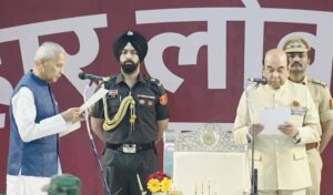 डिप्टी सीएम पद की शपथ लेते बिजेंद्र यादव