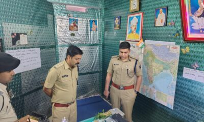 स्कूल के ऑफिस में जांच करती जहानाबाद पुलिस।