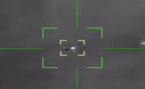 ईरानी समाचार एजेंसी की ओर से विमान को टारगेट करने की ये तस्वीर पोस्ट की है।