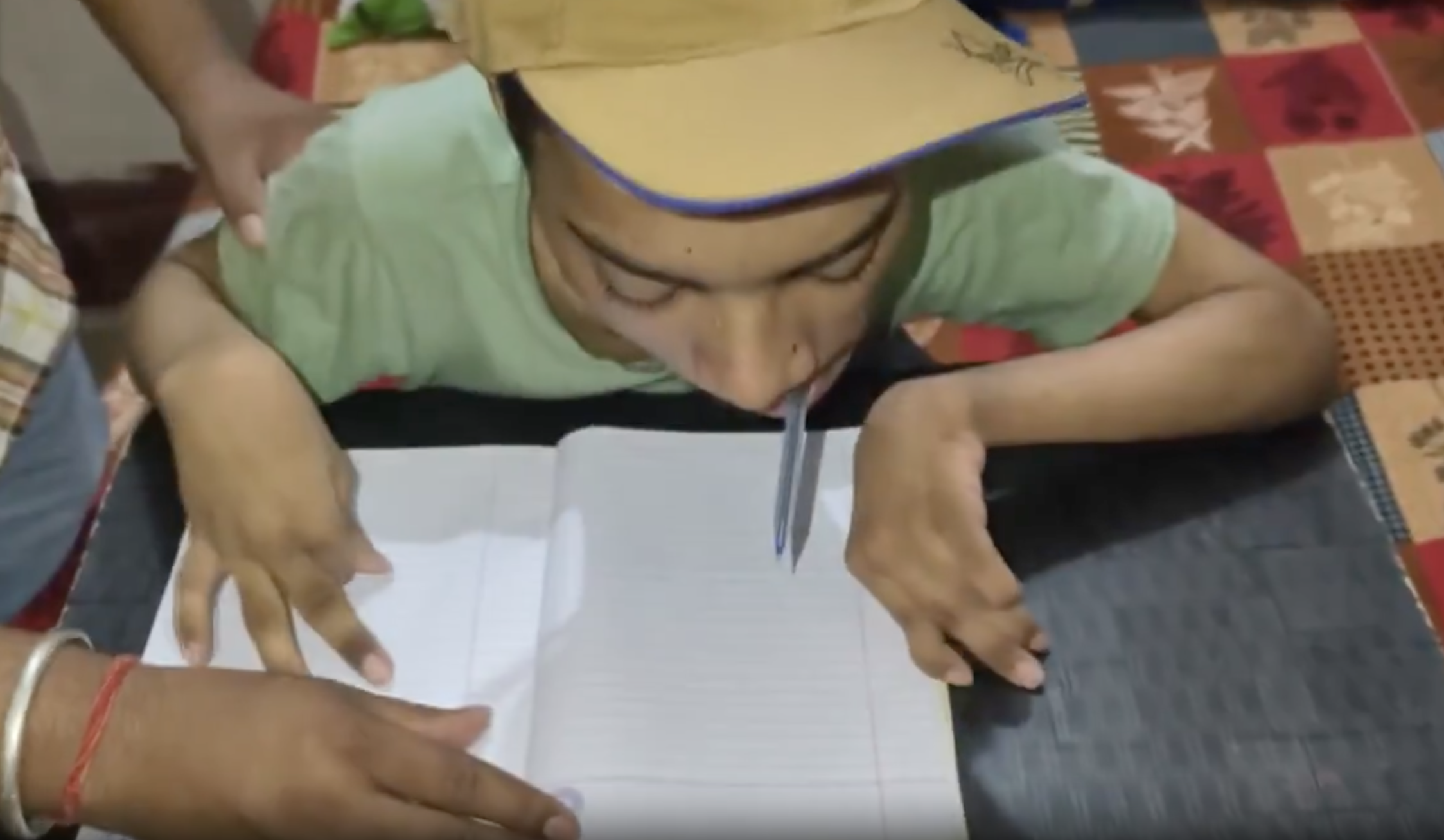 सेरेब्रल पाल्सी से ग्रस्त फैजान ने झारखंड 10वीं बोर्ड की दिव्यांग श्रेणी में टॉप किया है।