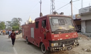 युवक के रेस्क्यू के लिए पुलिस ने बड़े वाहन का भी इंतजाम कर लिया था।