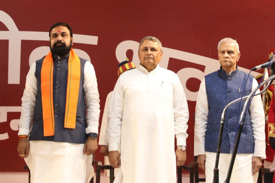 अपने दो डिप्टी सीएम के साथ बिहार के नए सीएम सम्राट चौधरी।