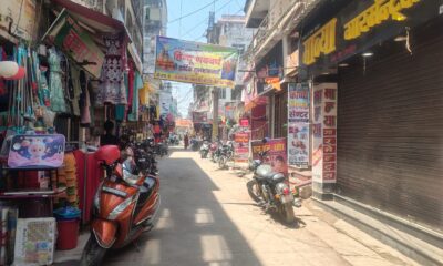 रक्सौल के बाजार में ग्राहक न आने से दुकानदार परेशान हैं। यहां नेपाल से आने वाले ग्राहकों की भीड़ रहती थी।